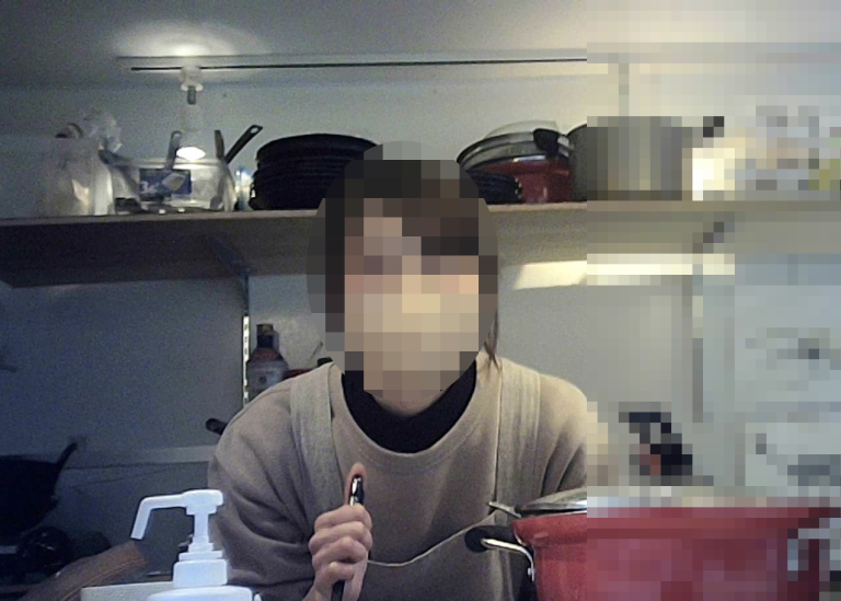 客を装い接近する。この時、車内には対象者一人で男性の影はないことを確認しつつ、会話をしながら本人から直接情報を得ていく