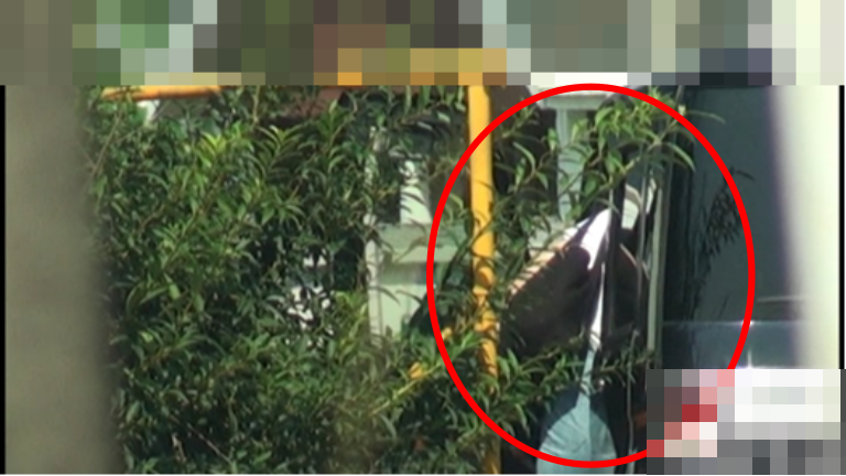 浮気相手の男性車両に乗り込むA子