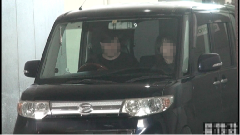 車に乗り込んだ二人